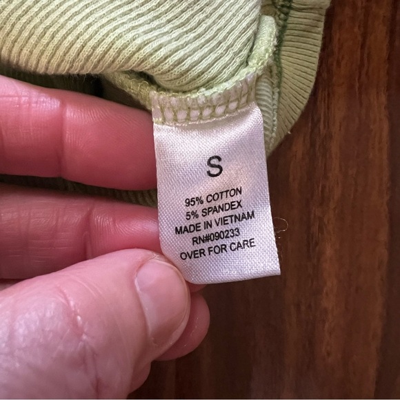 PacSun Two Toned Sage Green Short Sleeve V-neck Top size small - Picture 4 of 6